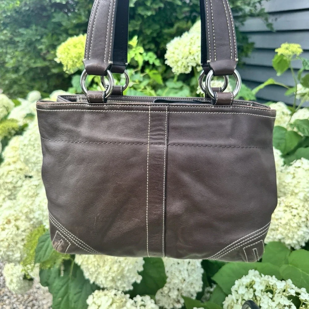 COACH SOHO Tote Chocolate Brown Buckle, Snap, Zip Shoulder Bag Purse EUC